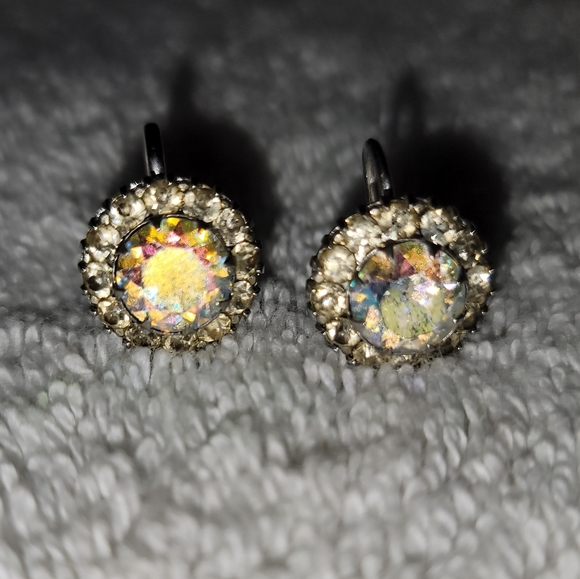 Vintage screwback earrings. Blue stone with rhinestones surrounding. - Picture 3 of 4